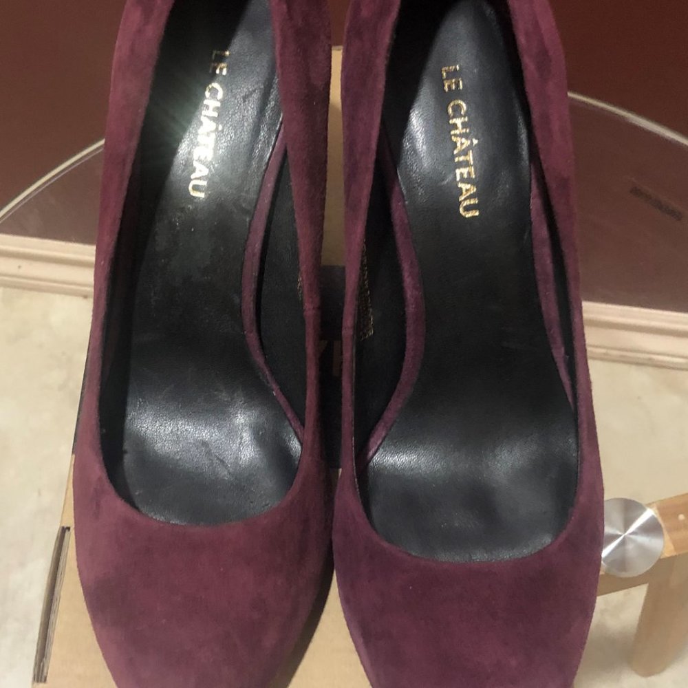 Brand New Le Chateau suede leather burgandy /wine heels - Picture 2 of 13